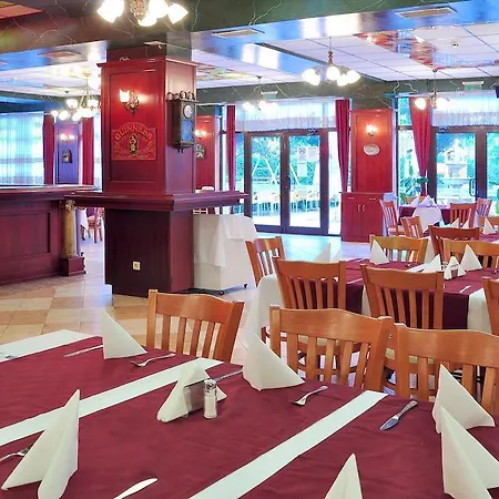 Kris At Paradise Park 4*