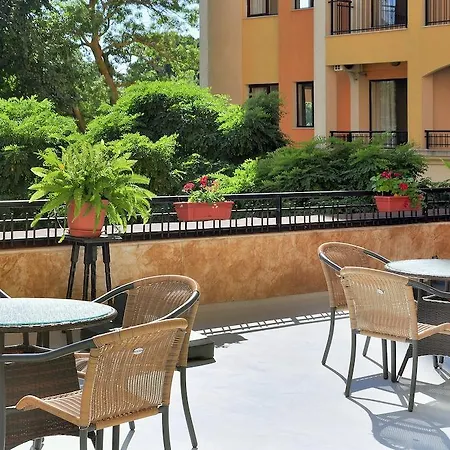 Kris At Paradise Green Park Aparthotel